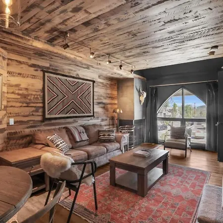 Stylish Downtown 3Br Walk To Ski Lift